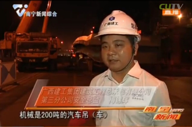 项目现场掌管人接受嘉峪关市电视台的采访