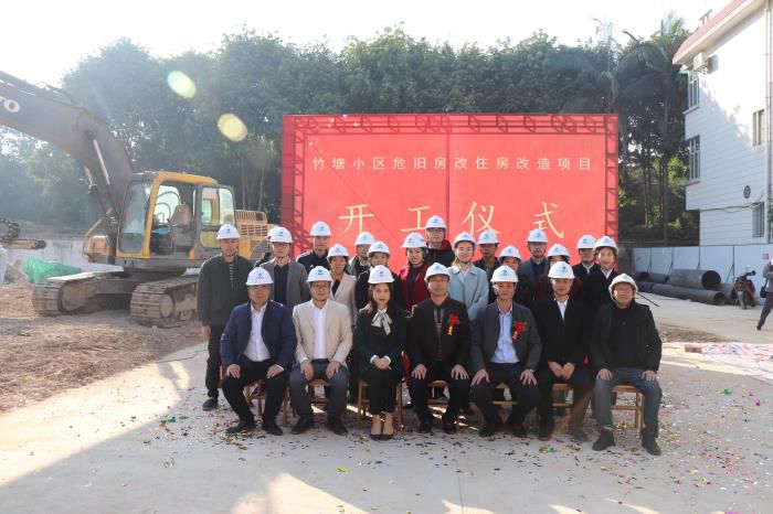 3.2典礼后合影。。。。。。。。 杨俊峰 摄700.jpg