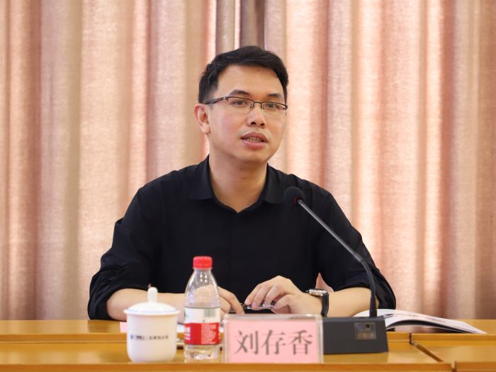 刘存香讲话。。。。。。李立云 摄.jpg