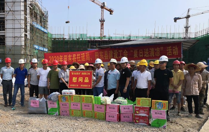 “送清冷”活动现场。。。。。 梁武益 摄.jpg