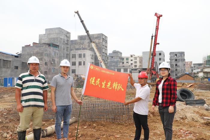 1595929539134637.jpg 5.1授旗现场。。。。。。侯健杰 摄 (2)700.JPG
