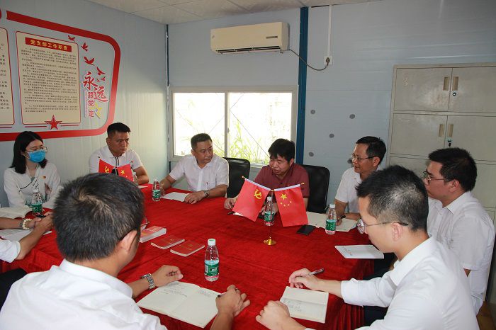 会议现场。。。。。。。。邓灿滨 摄.JPG