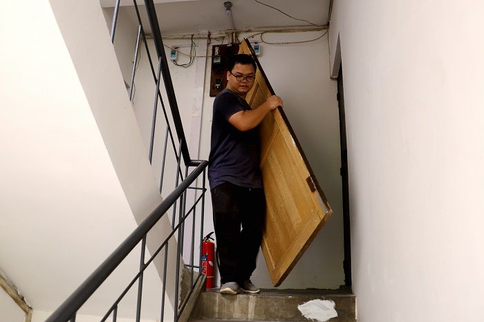 5.1算帐楼路内的杂物.JPG