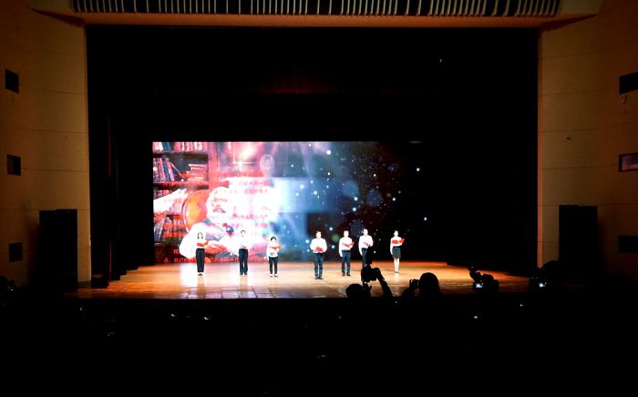 59朗诵表演。。。。。。。。谢微旋 摄.jpg