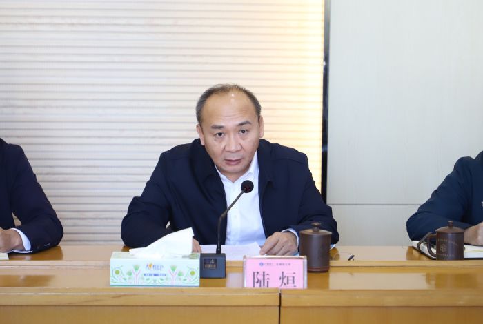 陆烜通报集团会议心灵。。。。。。。郑诗宝 摄.jpg