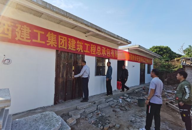 调研组调查现场1。。。。。。林磊 摄.jpg