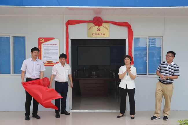 揭牌典礼。。。。。。张钊林 摄（建图）.jpg