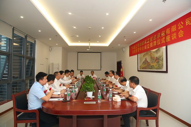 座谈会现场。。。。。杨桂峰 摄（建图）.jpg