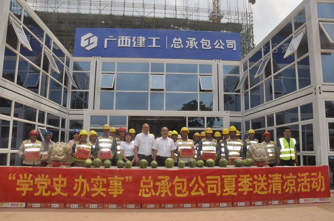 慰问活动合影。。。。。。。。王瑾贞 摄（建图）.jpg
