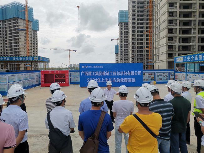张强在演练前做批示。。。。。。。唬；；；；；；票ι 摄（建图）.jpg