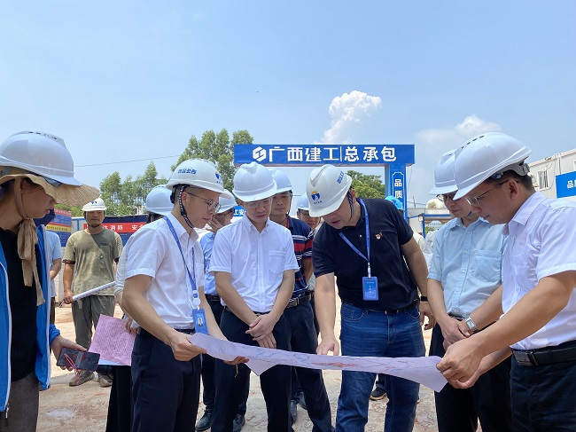 听取项目情况汇报（建图）.png