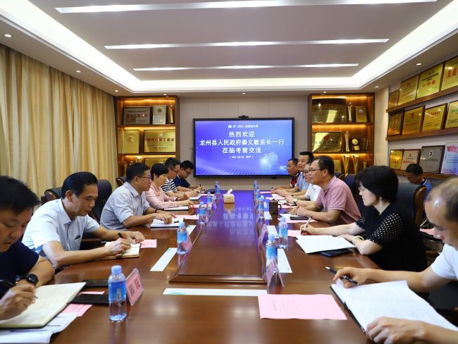 3会议现场。。。。。。。。 郑诗宝 摄.jpg