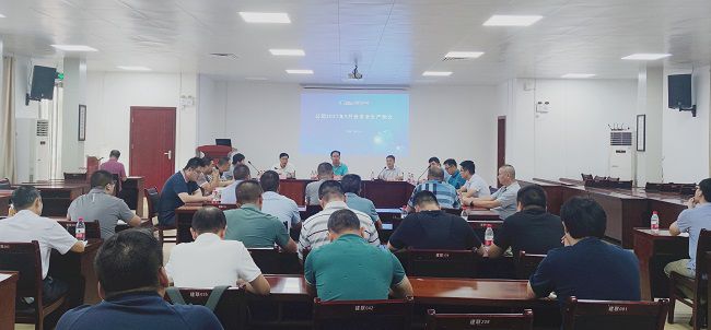 1.1会议现场。。。。。。。覃桂整 摄（建图）.jpg