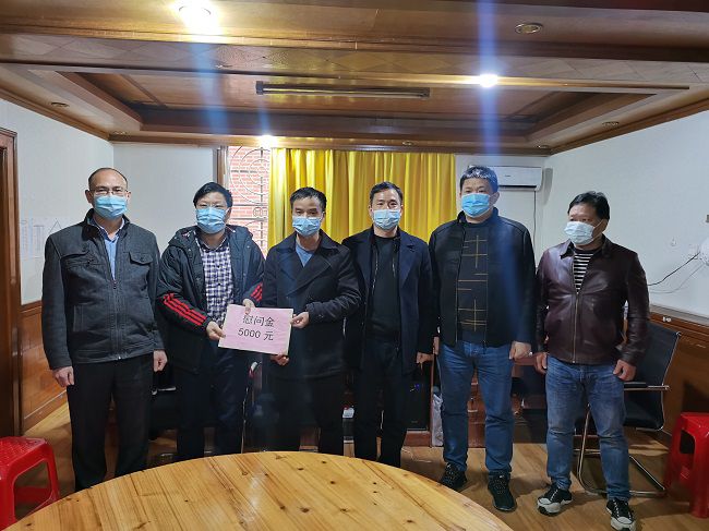 慰问合影。。。。。。。。莫光富 摄（建图）.jpg