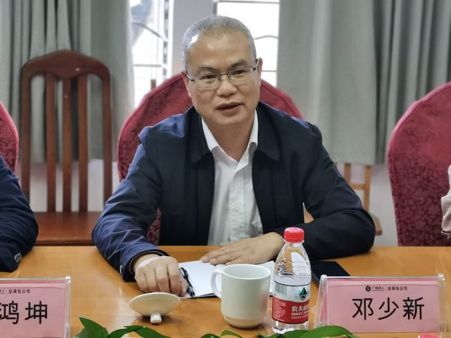 邓少新在三分公司调研。。。。。梁红玉 摄（建图）.jpg