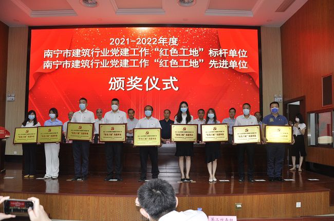 颁奖现场1（建图）.jpg