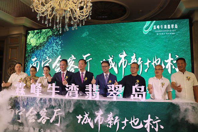 邓少新与参与嘉宾一起合影留想。。。。。。。 周煜川 摄（建图）.jpg