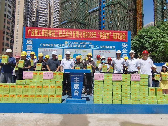 ”送清冷“慰问活动合影。。。。。。。。潘文君 摄（建图）.jpg