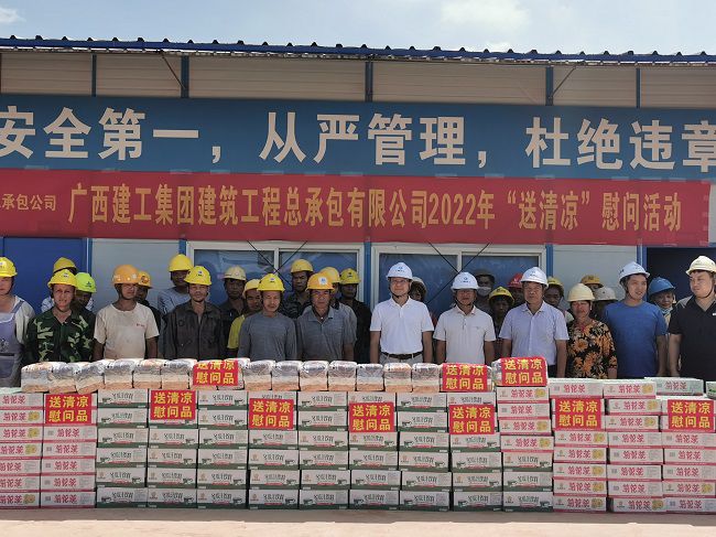 慰问活动合影。。。。。。王瑾贞 摄（建图）.jpg