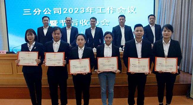 赞美优良员工。。。。。。。。梁红玉 摄（000图）.jpg