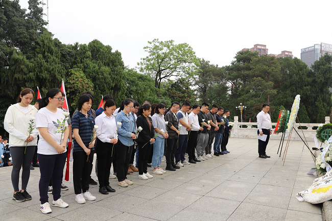 整个默哀。。。。。林成斌 摄（建图）.png
