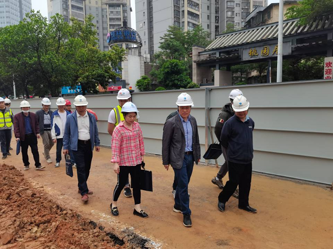 查抄现场。。。。。。。卢丽君 摄（建图）.png