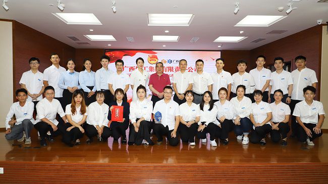 公司参赛行列及工作人员合影。。。。。。。。李立云摄（建图）.jpg