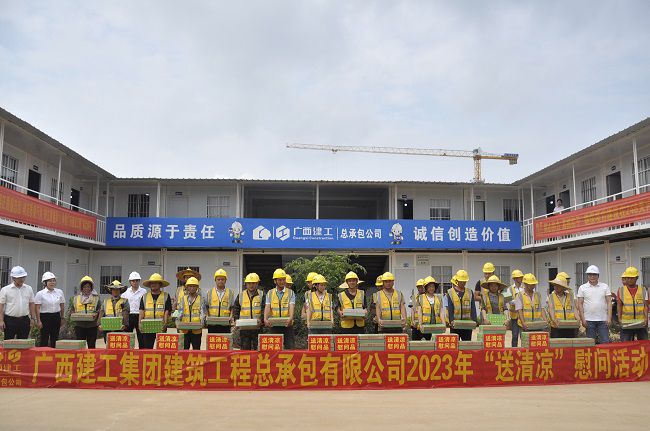“送清冷”慰问活动合影。。。。。。。。王瑾贞 摄（建图）.jpg