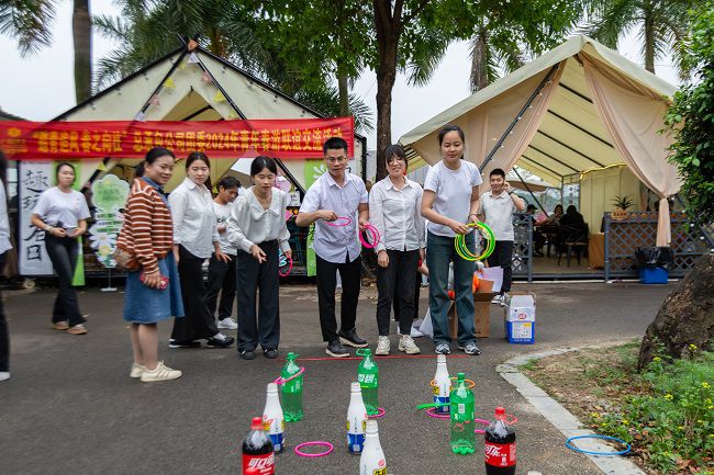 套圈现场。。。。。。。。郭奎君 摄.jpg