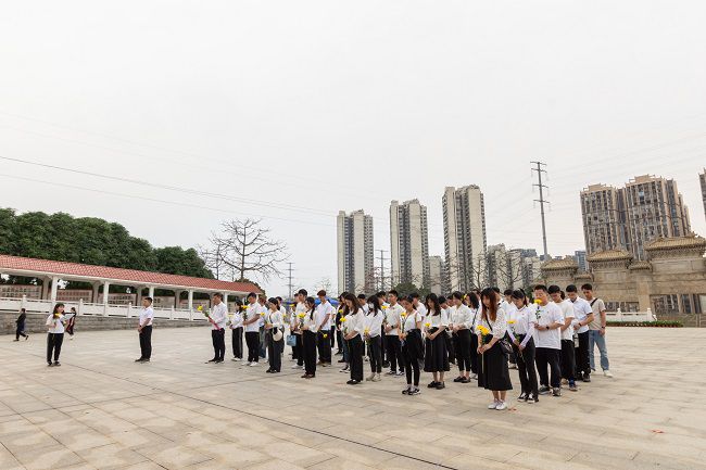 1712453947103474.jpg 鞠躬默哀(建图).jpg