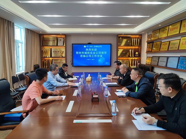 会议现场。。。。。。。。容芝雅 摄（建图）.jpg