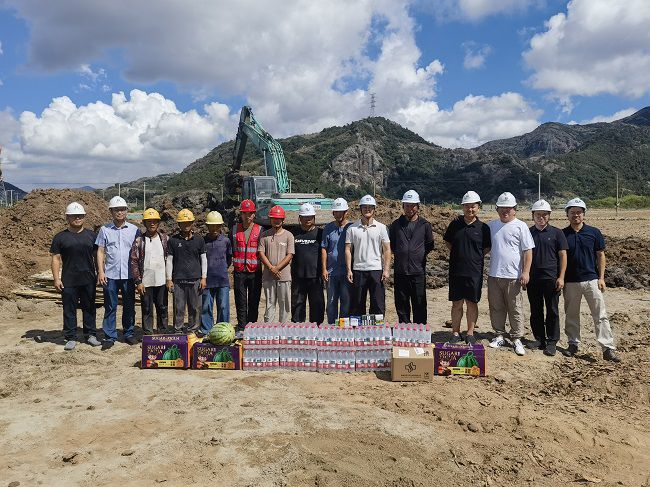 慰问活动合影（建图）.jpg