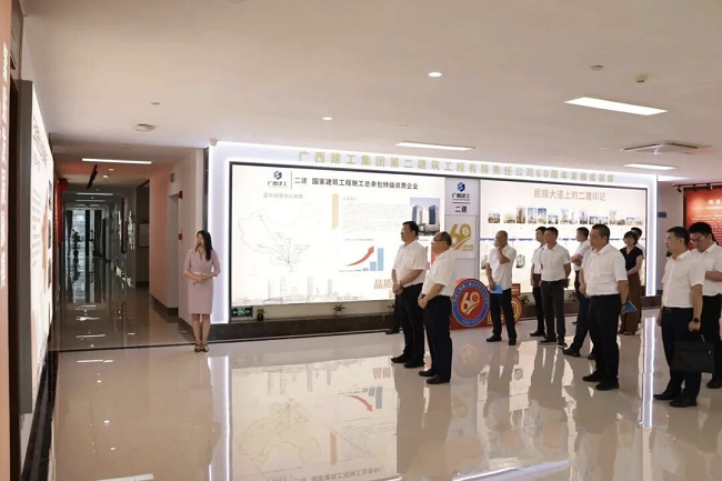 参观二建公司成立60周年展.PNG
